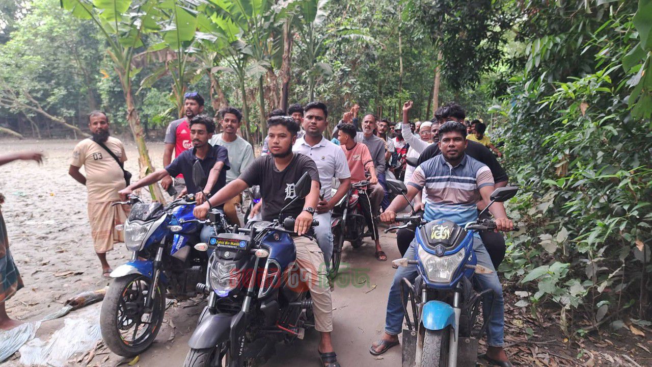 ফতেপুর পশ্চিম ইউনিয়নের মোটরসাইকেল মহড়া ও প্রতিবাদ সভা