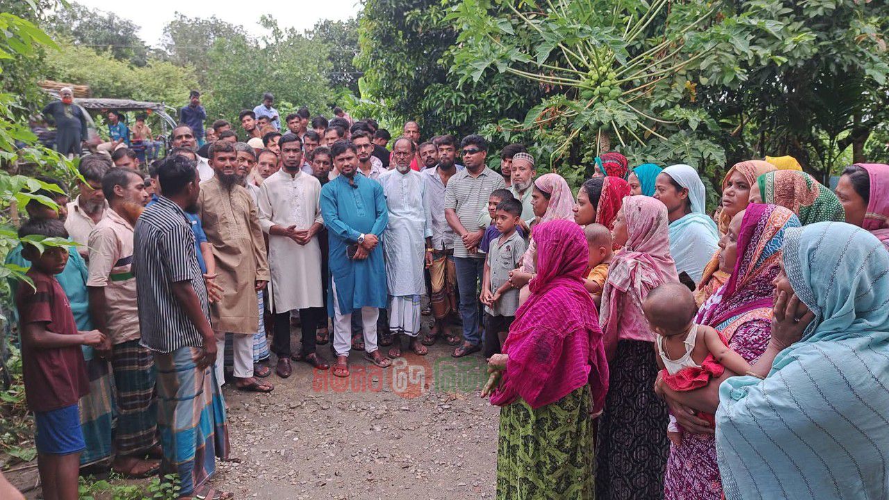 আশ্রয়ণ প্রকল্পের বাসিন্দাদের পাশে দাড়াঁলেন চেয়ারম্যান প্রার্থী এম ইলিয়াছ আলী