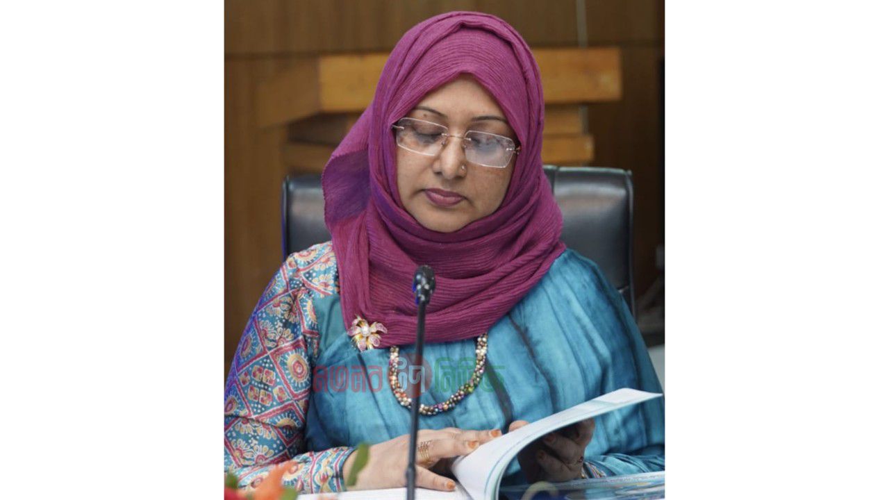 অন্যায়ের বিরুদ্ধে আপোষহীন ও নিরপেক্ষ কর্মকর্তা অঞ্জনা খান মজলিশ: পারিবারিক রাজনীতির বলির পাঁঠা, তবুও নীতিতে দৃঢ়