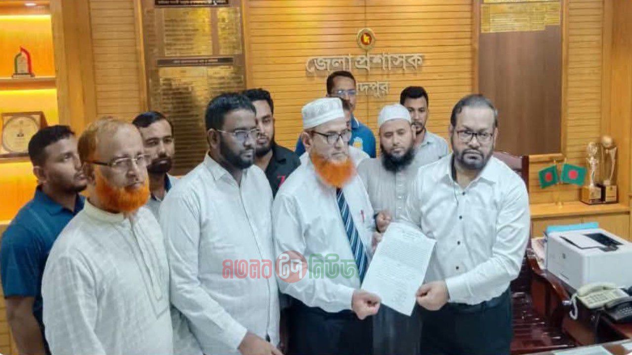 চাঁদপুরে ১১ দলীয় ঐক্য জোটের স্মারকলিপি প্রদান
