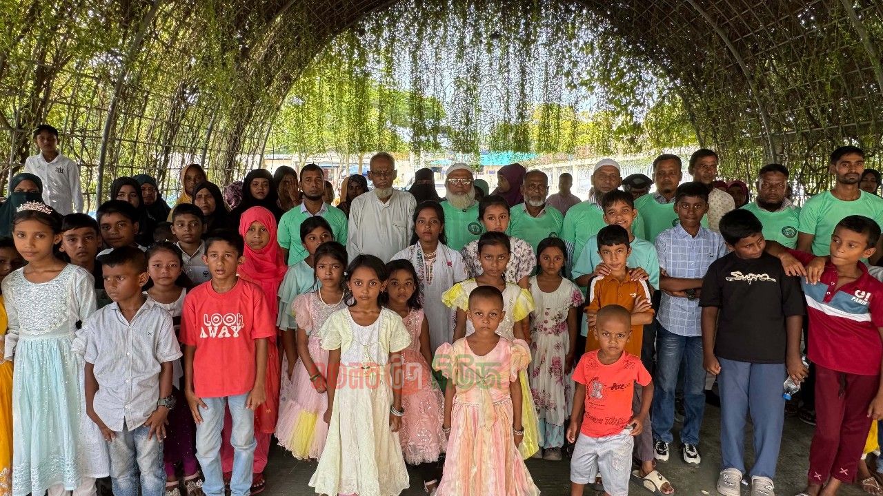 মোহনপুর পর্যটনকেন্দ্রে উর্দ্ধমদী সরকারি প্রাথমিক বিদ্যালয়ের আনন্দমুখর শিক্ষা সফর